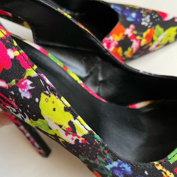 QUPID Floral Print Heels - Picture 8 of 8